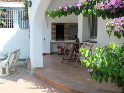 Villa con piscina privada y jardín cerrado en Castelló d'Empúries, ideal para 6-8 personas - ES-204-1 — foto 5
