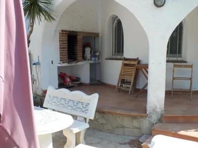 Villa con piscina privada y jardín cerrado en Castelló d'Empúries, ideal para 6-8 personas - ES-204-1 — foto 10