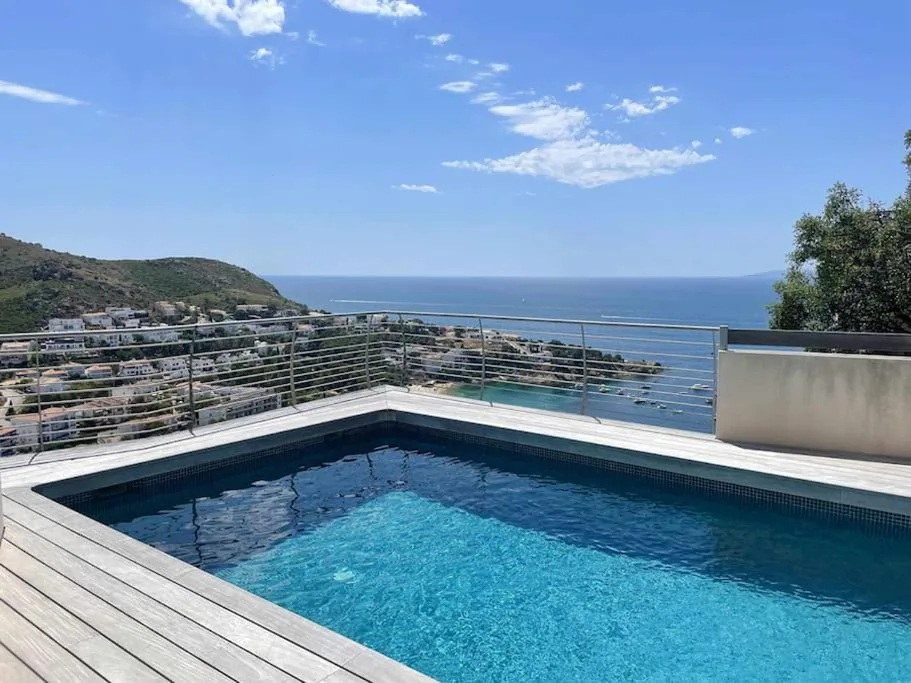 Villa — Villa con piscina sobre la Almadrava