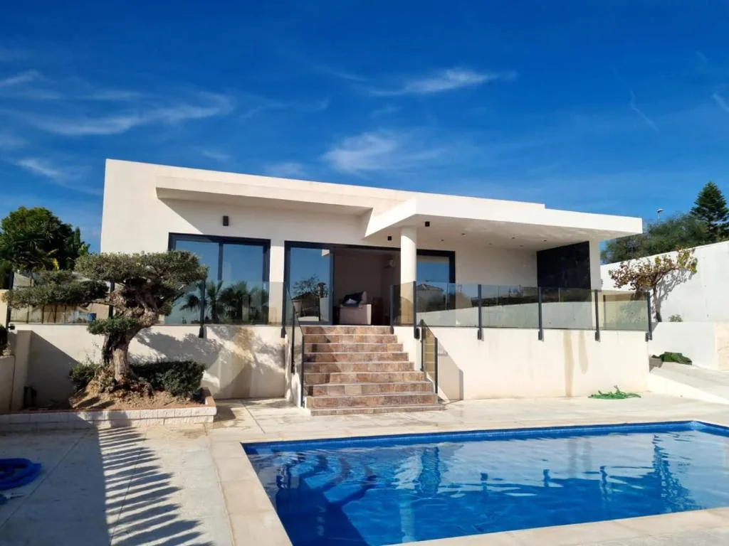 别墅 — Villa con tres palmeras