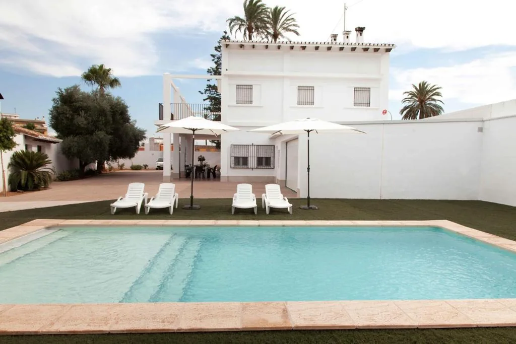 Villa con piscina privada — Villa Conchin Casa junto a Parque Natural
