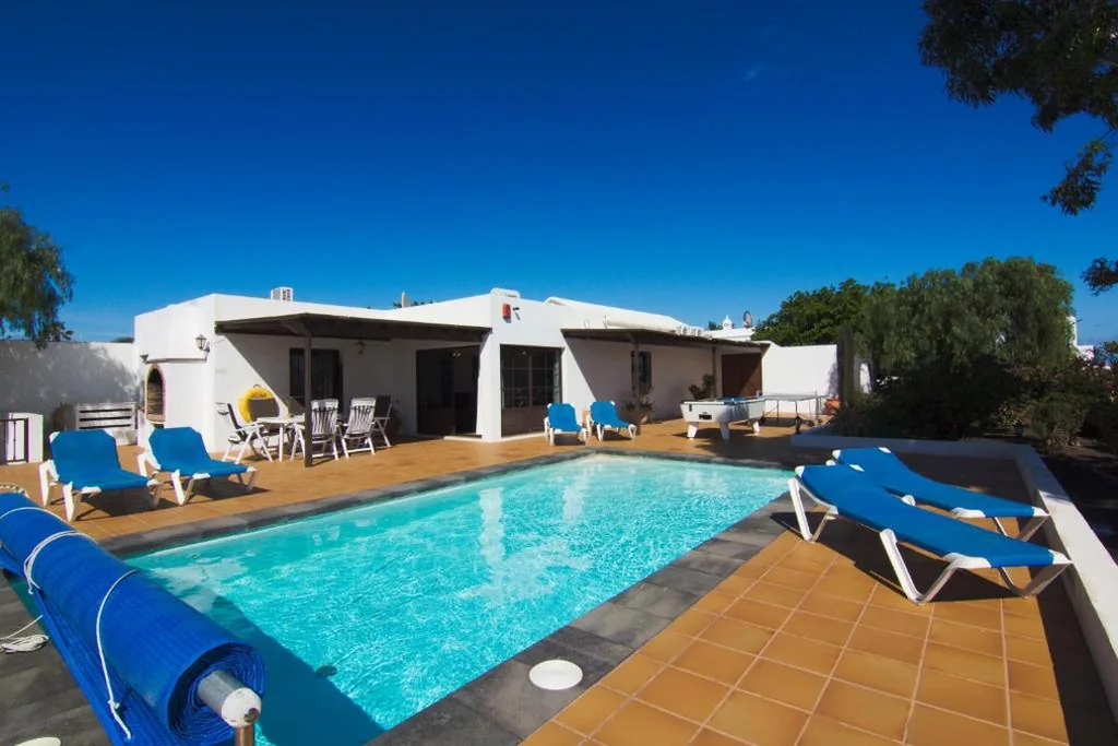 Villa com piscina privada — Villa Corona