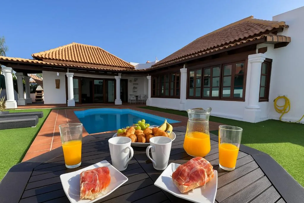 Villa con piscina privata — Villa Corralejo Beach