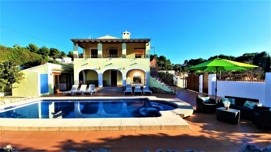 Villa — Villa Costa