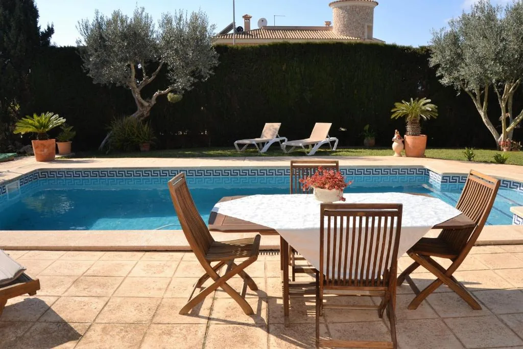 Villa con piscina privata — Villa Cunill