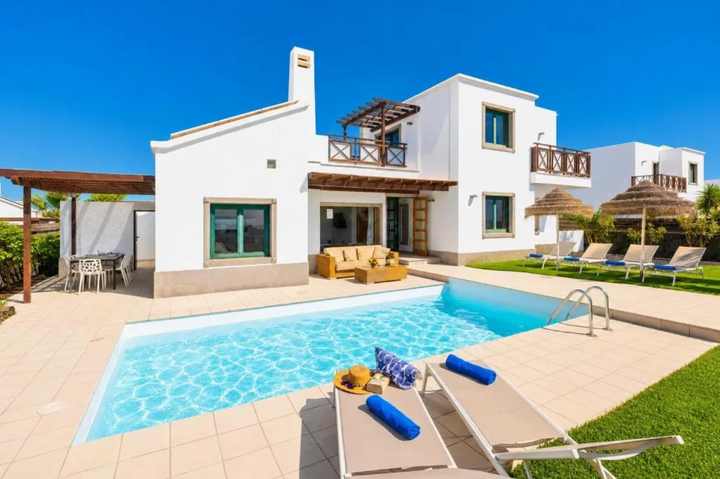 Villa — Villa Dacil