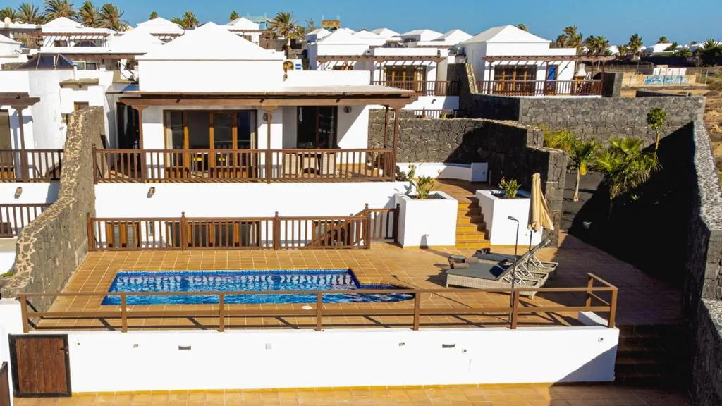 Villa con piscina privada — Villa DaVinci - Playa Blanca