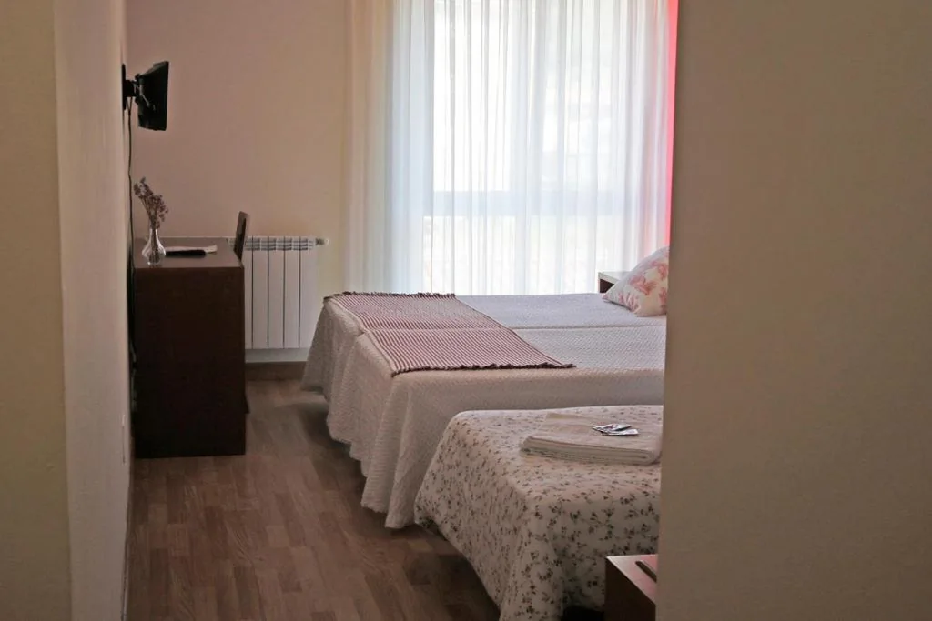 Habitación Triple Básica — Villa de Colunga