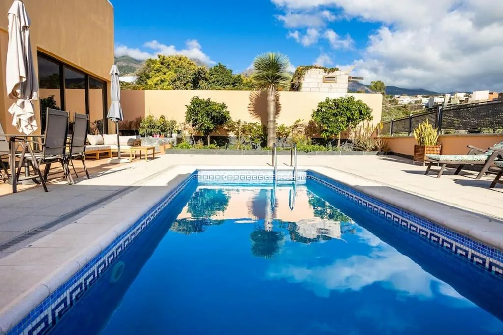 ベッドルーム3室のヴィラ — Villa de la Huerta con piscina privada y barbacoa