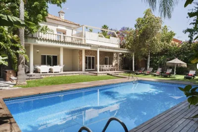 Villa de Lujo con Jardines y Piscina — 写真 4
