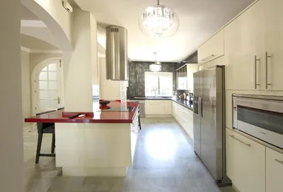 Villa de Lujo con Jardines y Piscina — 写真 9