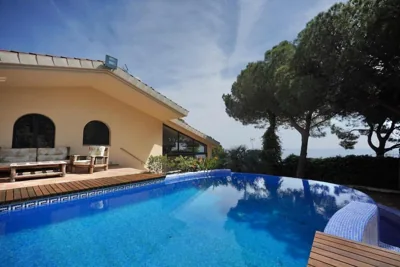 Villa de lujo de 4 dormitorios, piscina y barbacoa — foto 4