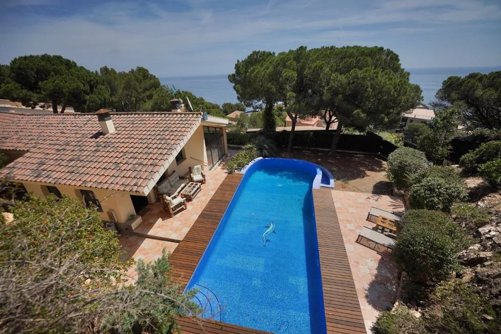 Villa — Villa de lujo de 4 dormitorios, piscina y barbacoa