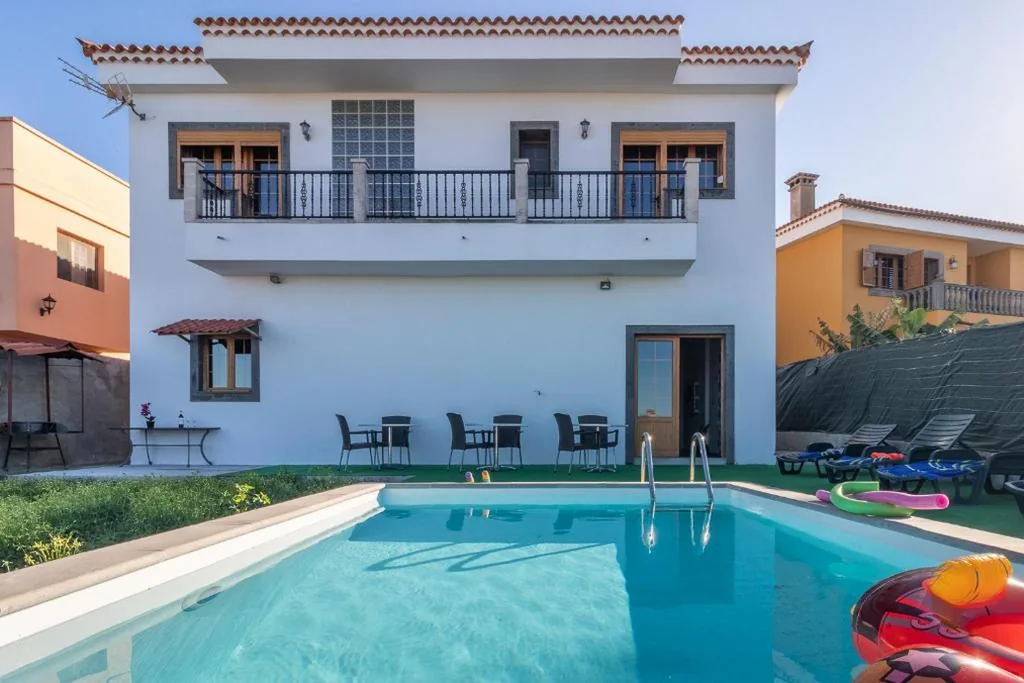 Villa con piscina privada — Villa de Pino