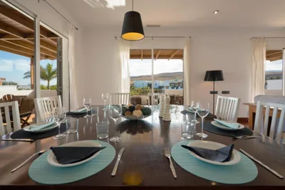 Villa Dedalos - Spacious luxury Villa with heated pool in Puerto Calero — foto 4