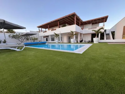 Villa Dedalos - Spacious luxury Villa with heated pool in Puerto Calero — foto 5