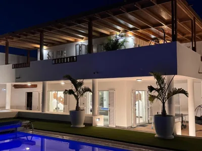 Villa Dedalos - Spacious luxury Villa with heated pool in Puerto Calero — foto 10