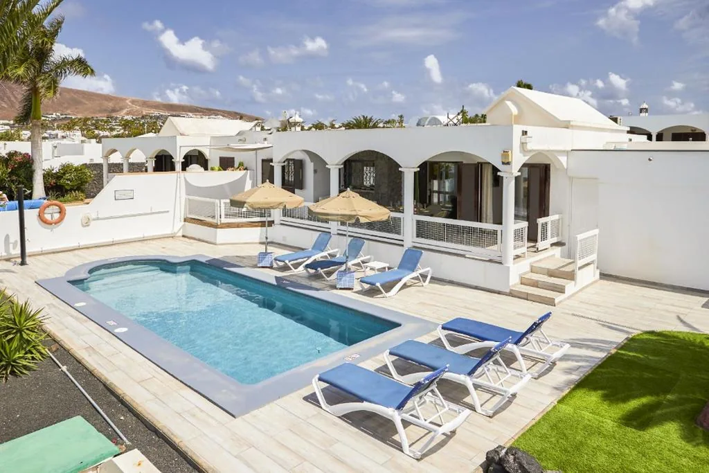 Villa mit privatem Pool — Villa Del Sol - LH133 By Villas Now Ltd