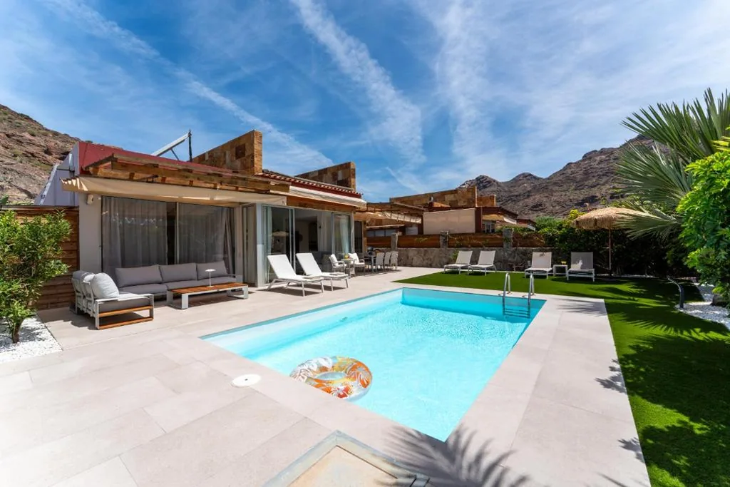 Villa con piscina privata — Villa Diana with Heated Private Pool near Anfi Golf and Amadores Beach