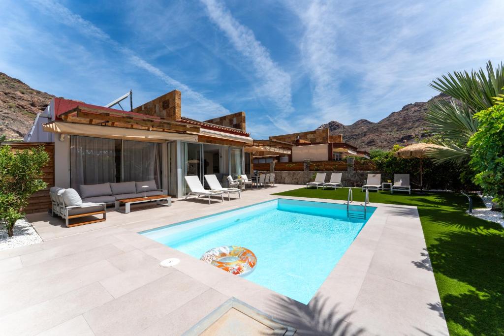 Villa Diana with Heated Private Pool near Anfi Golf and Amadores Beach