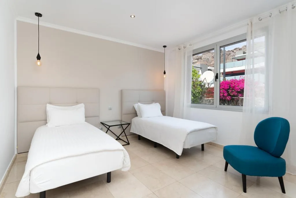 Villa Diana with Heated Private Pool near Anfi Golf and Amadores Beach