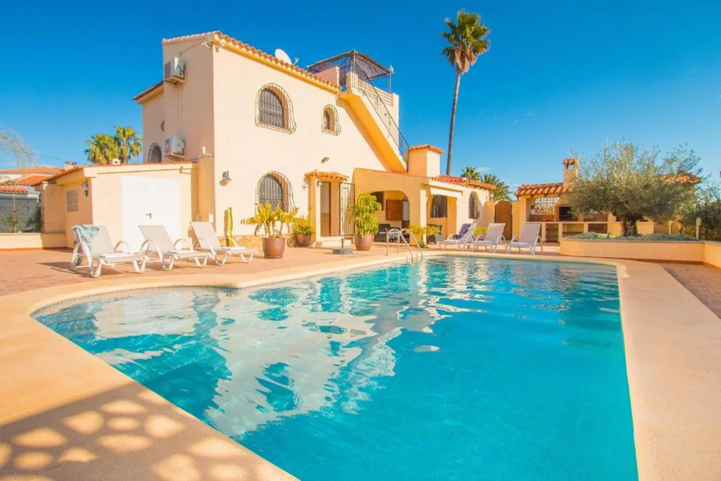 Villa con piscina privata — Villa Ebro - PlusHolidays