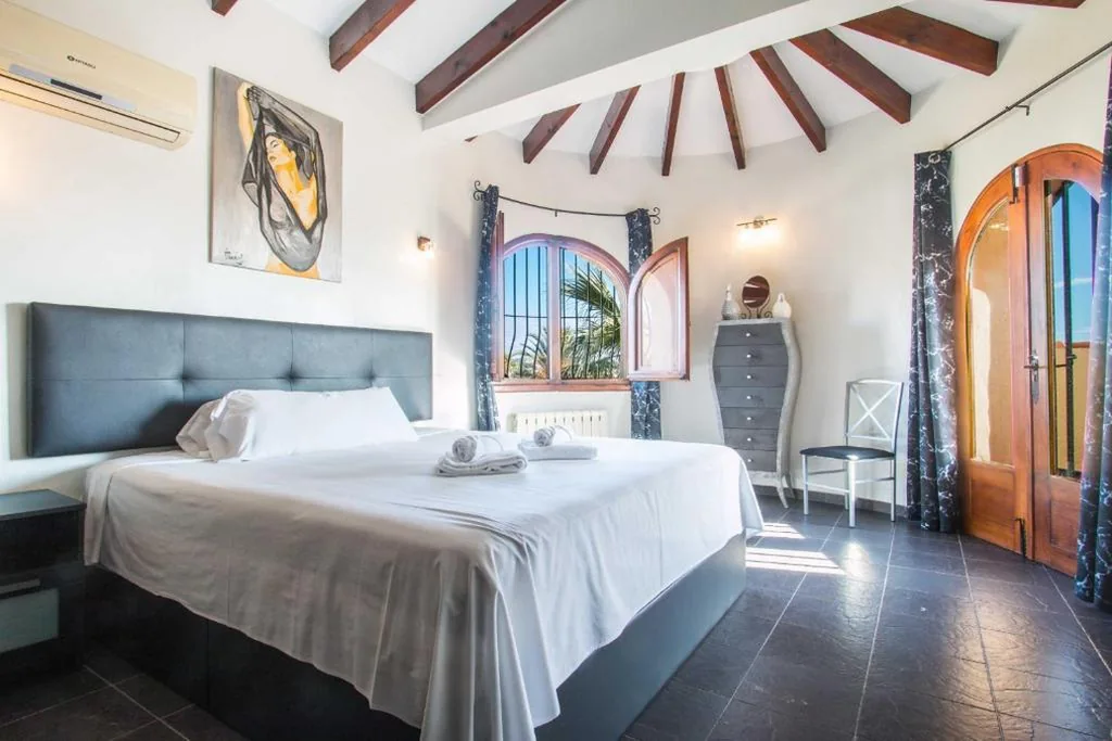 Villa Ebro - PlusHolidays