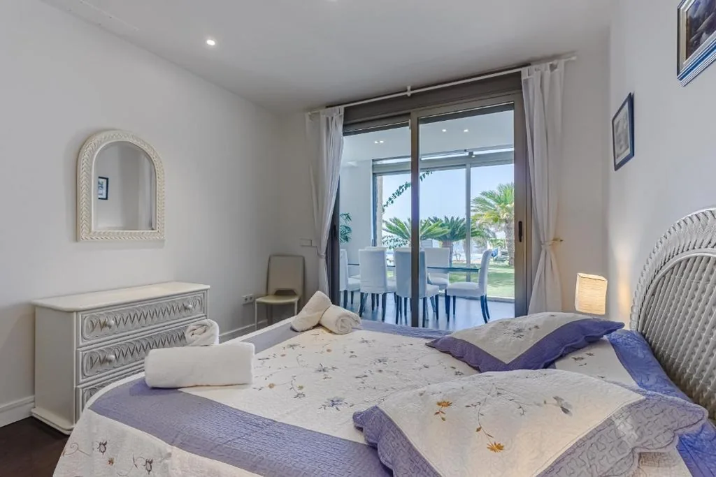 Villa Eleonora, Luxury Villa with Heated Pool Ocean View in Adeje, Tenerife