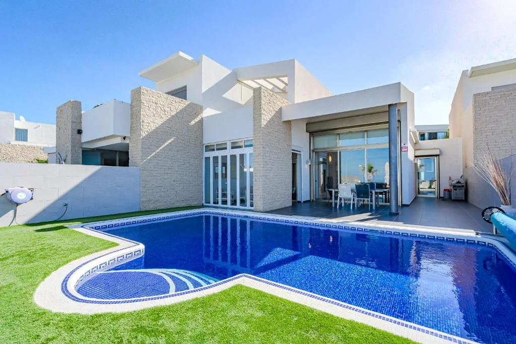 Villa de 3 dormitorios — Villa Elisabetta, Luxury Villa with Heated Pool Ocean View in Adeje, Tenerife