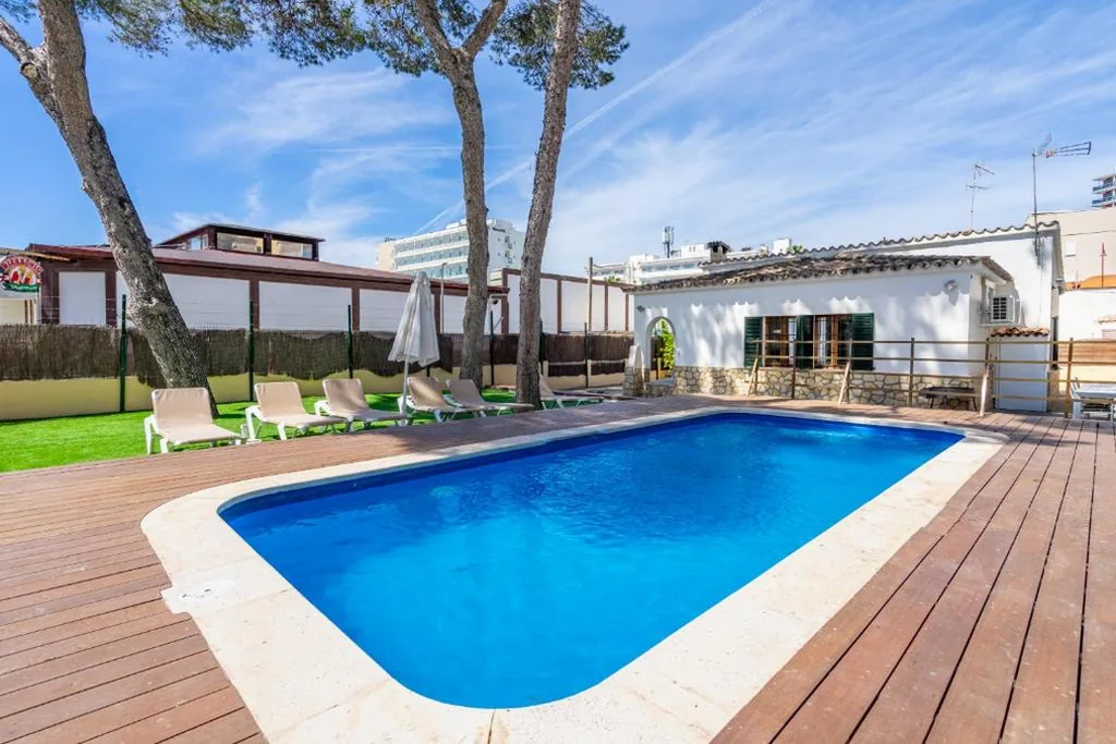 Villa mit privatem Pool — Villa Els Pins