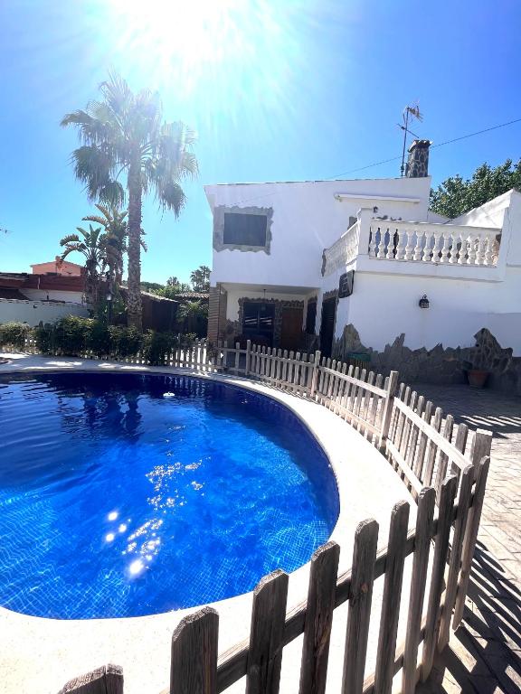 Villa en Valencia, piscina privada y metro 500m