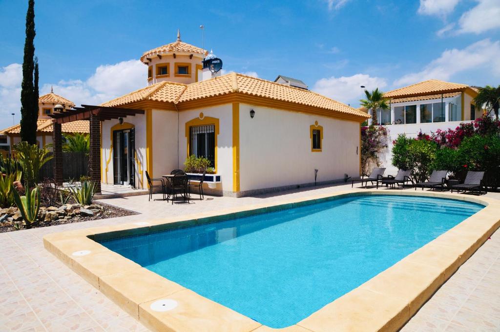 Villa Ensueño with private pool and large garden