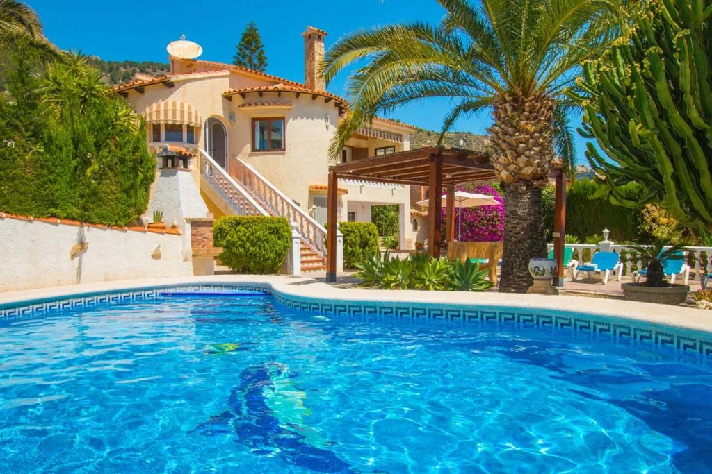 Villa con piscina privada — Villa Erik - PlusHolidays