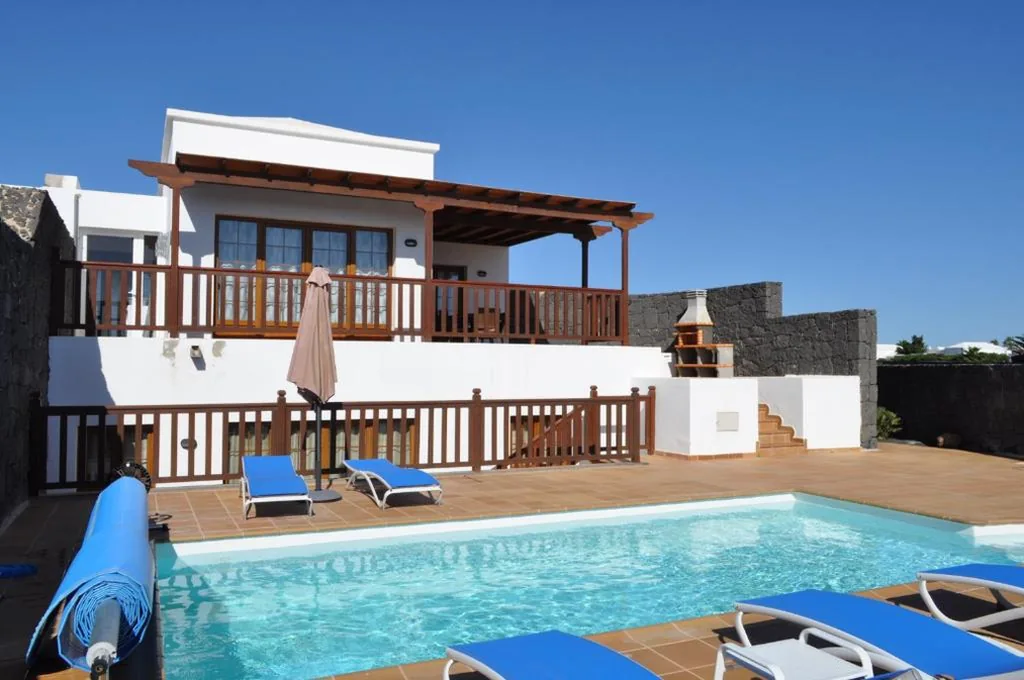 Villa — Villa Esmeralda