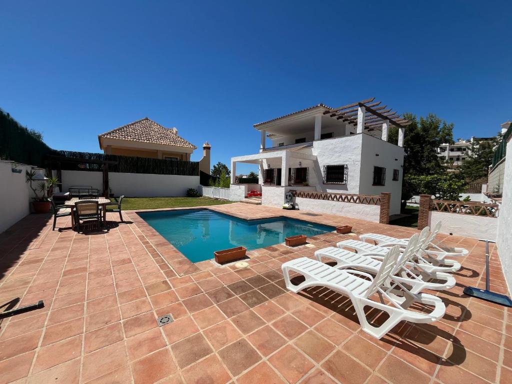 Villa Espiga, Cosy Villa with private pool and BBQ, close to the beach