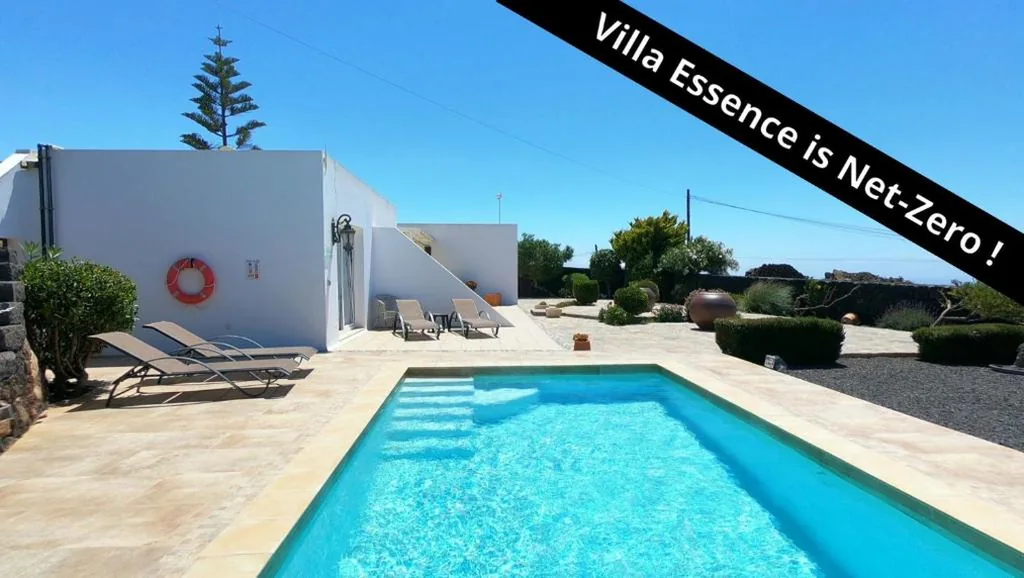 Villa de 3 dormitorios — Villa Essence - a unique detached villa with A-C, heated private pool, hottub, gardens, patios and stunning views!