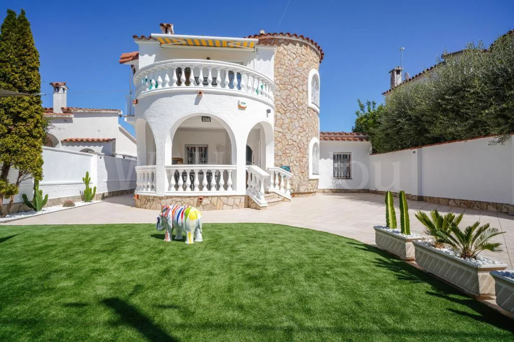 Villa — Villa et studio avec piscine - WeHostYou