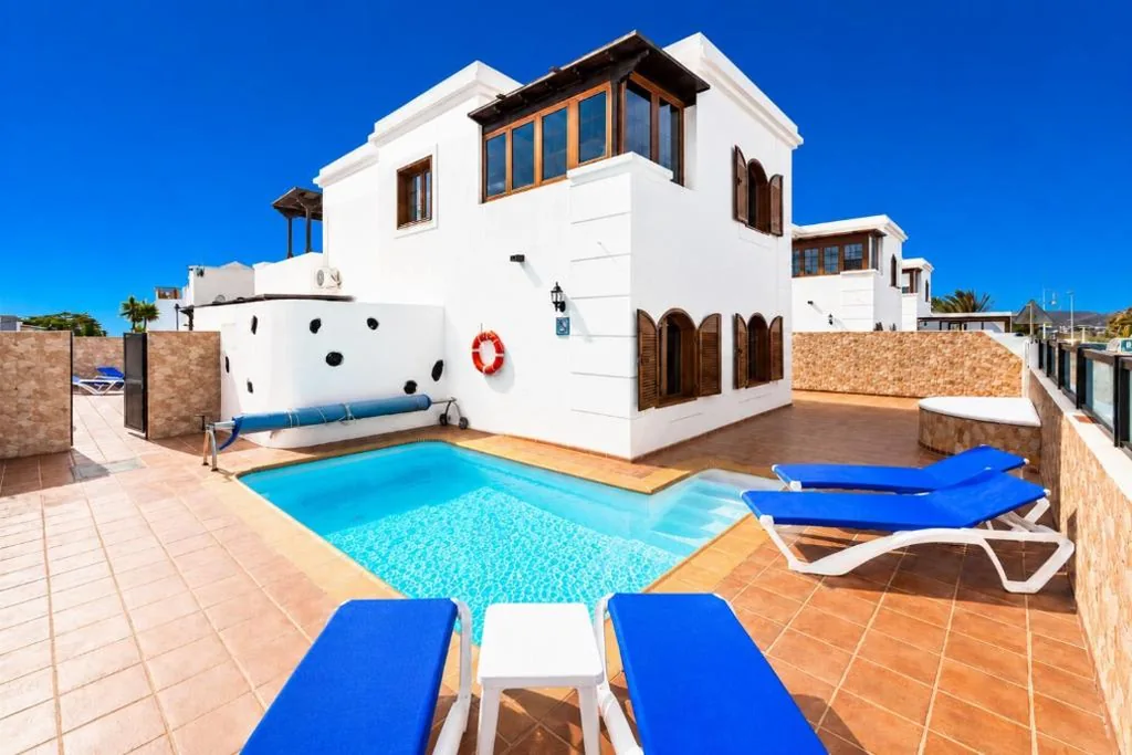 Villa — Villa Eugina