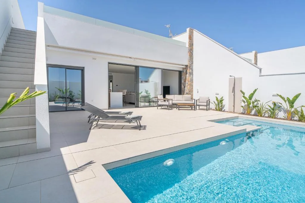 Villa met privézwembad — Villa Ezzio Los Alcazares