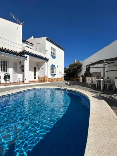 Villa FAMARA CASA EN MALAGA CERCA DE PLAYA Y AEROPUERTO HASTA 10 PERSONAS CON PISCINA PRIVADA — Foto 3
