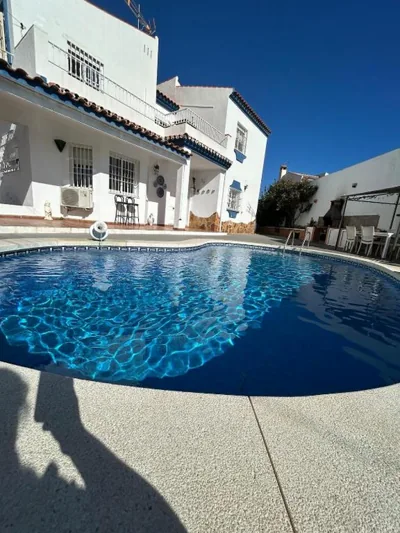 Villa FAMARA CASA EN MALAGA CERCA DE PLAYA Y AEROPUERTO HASTA 10 PERSONAS CON PISCINA PRIVADA — Foto 6
