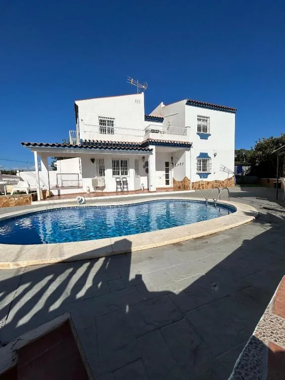 Villa — Villa FAMARA CASA EN MALAGA CERCA DE PLAYA Y AEROPUERTO HASTA 10 PERSONAS CON PISCINA PRIVADA