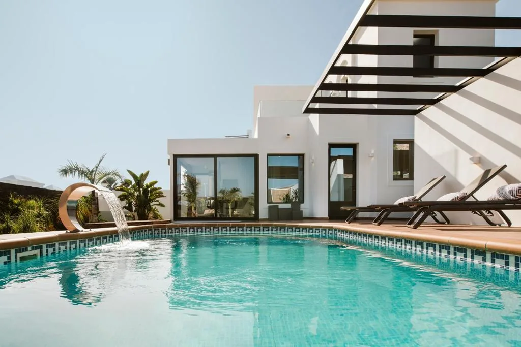 Villa con piscina privada — Villa Faro