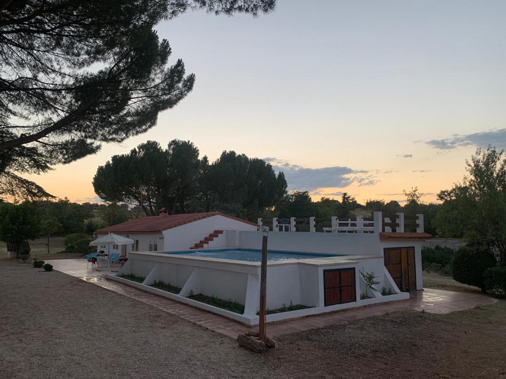 Villa Finca con Piscina Jardín Zarzuela17