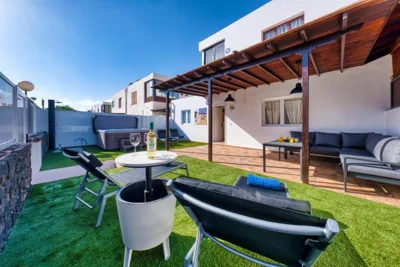 Villa Flaminia - Jacuzzi and Foosball - Just 400m from the Beach By Lanzarote Vacation Homes — foto 2