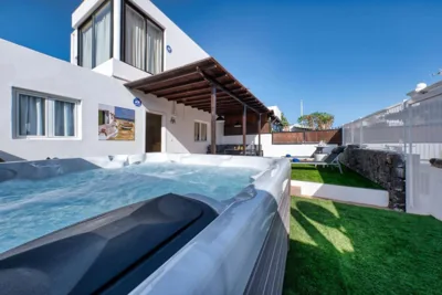 Villa Flaminia - Jacuzzi and Foosball - Just 400m from the Beach By Lanzarote Vacation Homes — foto 4