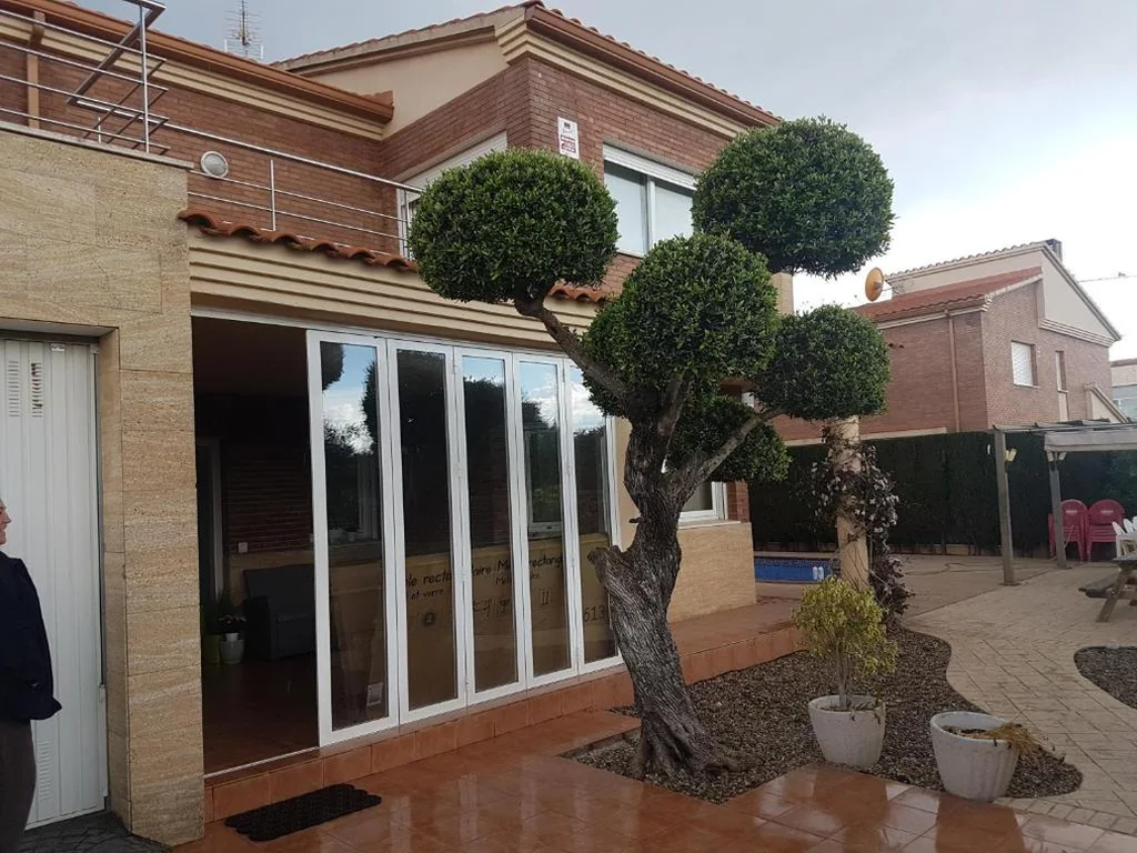 Villa — VILLA FLOR