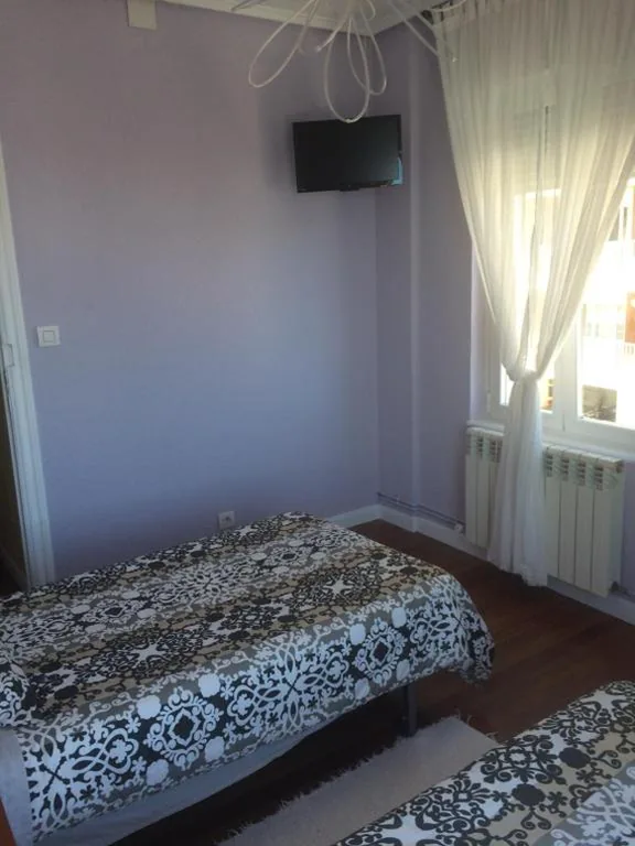 Habitación Doble con baño compartido - 2 camas — Villa Floren Castro Urdiales