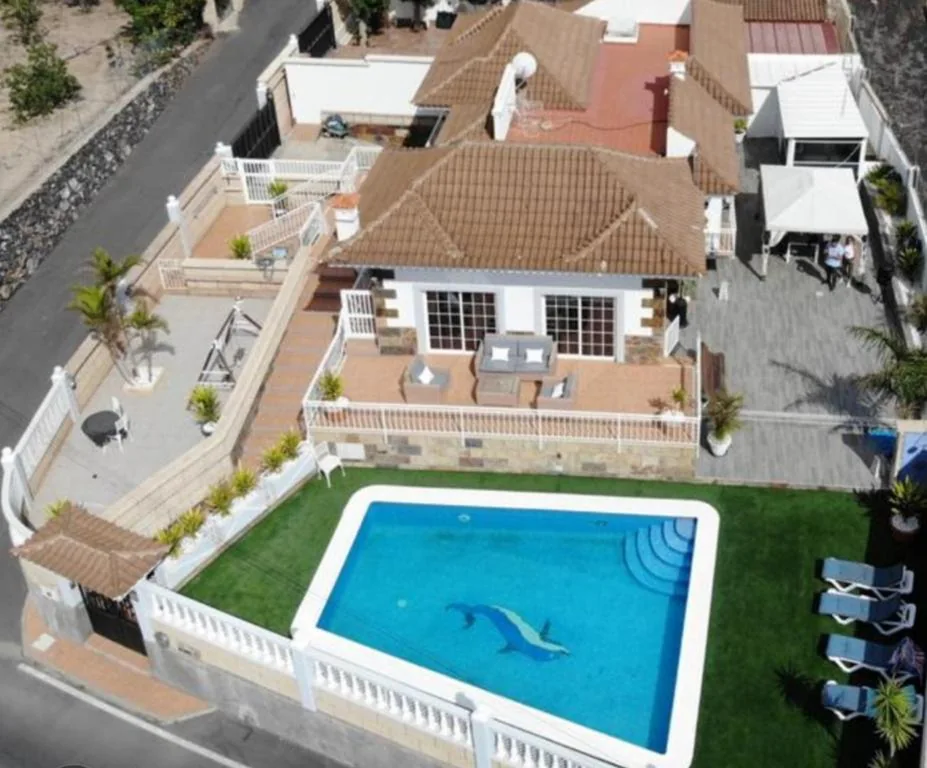 Villa — VILLA GAELCA
