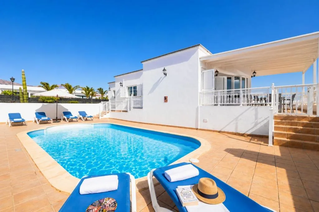 Villa — Villa Gaida